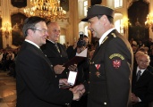 Verleihung der Verdienstmedaille an Martin Weber (Fotoquelle: Land Tirol, Foto Frischauf)